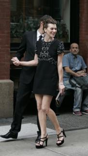 Milla Jovovich feet photo thumbnail
