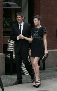 Milla Jovovich feet photo thumbnail