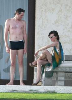 Milla Jovovich feet photo thumbnail