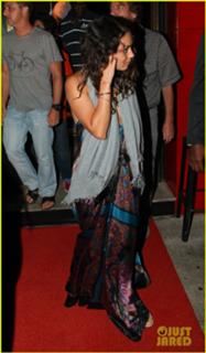 Mila Kunis feet photo thumbnail