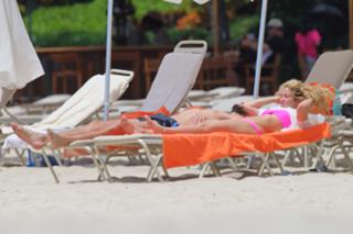 Shakira feet photo thumbnail