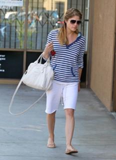 Selma Blair feet photo thumbnail