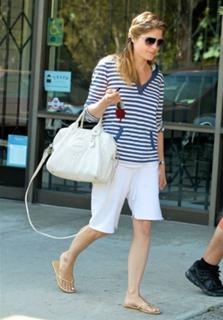 Selma Blair feet photo thumbnail