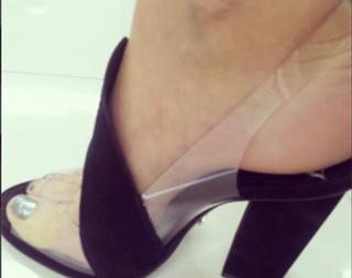 Lívia Andrade feet photo thumbnail