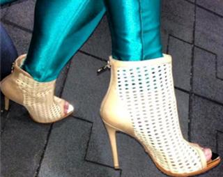 Juliana Salimeni feet photo thumbnail