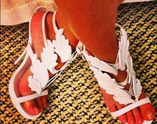Juliana Salimeni feet photo thumbnail