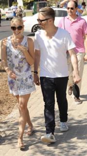 LeAnn Rimes feet photo thumbnail