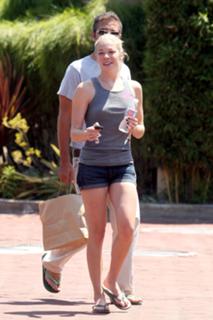 LeAnn Rimes feet photo thumbnail