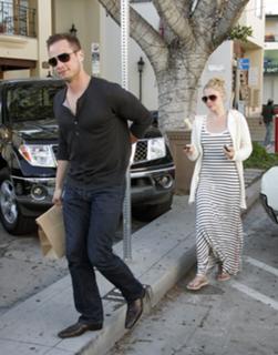 LeAnn Rimes feet photo thumbnail