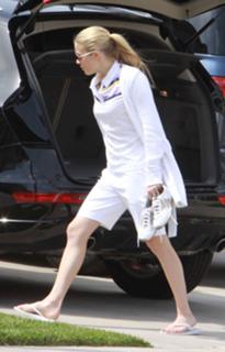 LeAnn Rimes feet photo thumbnail