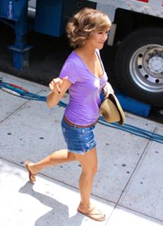 Jennifer Aniston feet photo thumbnail