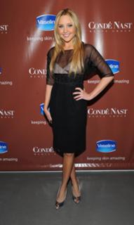 Amanda Bynes feet photo thumbnail