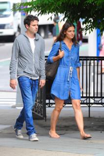 Katie Holmes feet photo thumbnail