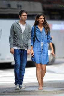 Katie Holmes feet photo thumbnail