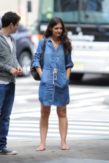 Katie Holmes feet photo thumbnail