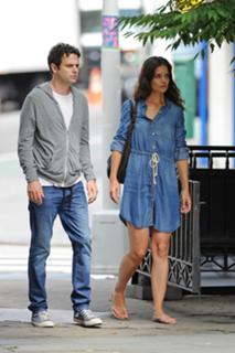 Katie Holmes feet photo thumbnail