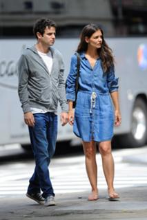 Katie Holmes feet photo thumbnail