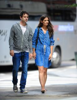 Katie Holmes feet photo thumbnail