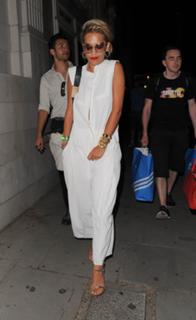 Rita Ora feet photo thumbnail