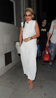 Rita Ora feet photo thumbnail