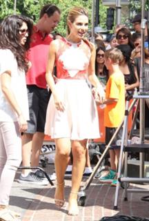 Maria Menounos feet photo thumbnail
