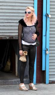 Naomi Watts feet photo thumbnail