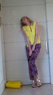 Alessia Marcuzzi feet photo thumbnail