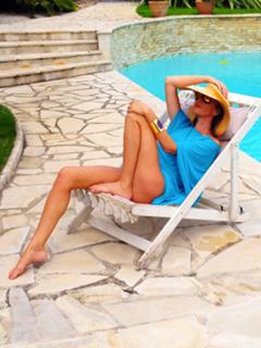 Alessia Marcuzzi feet photo thumbnail