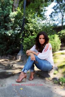 Rocsi Diaz feet photo thumbnail