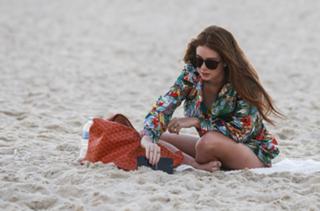 Marina Ruy Barbosa feet photo thumbnail
