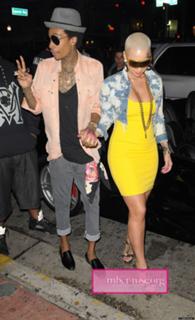 Amber Rose feet photo thumbnail