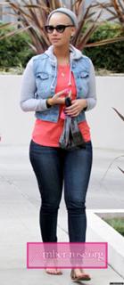 Amber Rose feet photo thumbnail