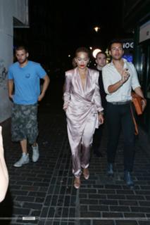 Rita Ora feet photo thumbnail