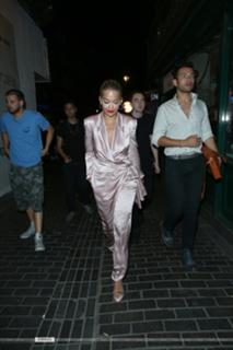 Rita Ora feet photo thumbnail
