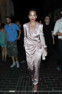 Rita Ora feet photo thumbnail