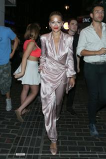 Rita Ora feet photo thumbnail