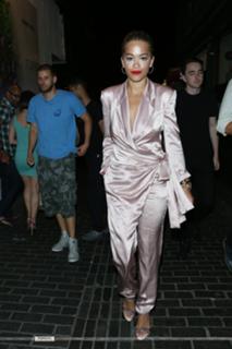 Rita Ora feet photo thumbnail