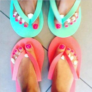 Ashley Benson feet photo thumbnail
