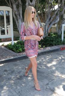 Rosie Huntington-Whiteley feet photo thumbnail