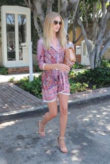 Rosie Huntington-Whiteley feet photo thumbnail