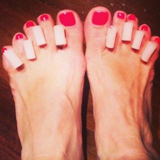 Giovanna Antonelli feet photo thumbnail