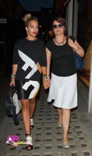 Rita Ora feet photo thumbnail