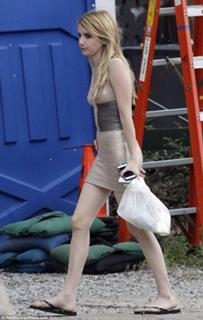 Emma Roberts feet photo thumbnail