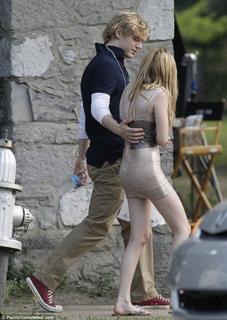 Emma Roberts feet photo thumbnail