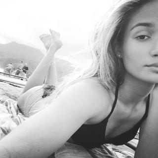 Pia Mia feet photo thumbnail