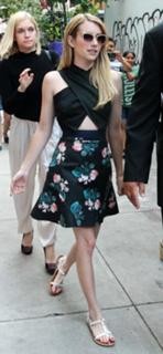 Emma Roberts feet photo thumbnail