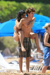 Vanessa Hudgens feet photo thumbnail