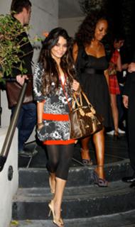 Vanessa Hudgens feet photo thumbnail