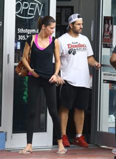 Adriana Lima feet photo thumbnail