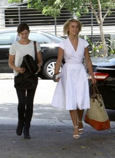 Julianne Hough feet photo thumbnail